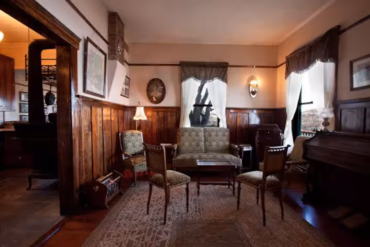 John Riordan House - Photo 7